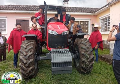 Entrega de un Tractor Agrícola a la Corporación Balcashi