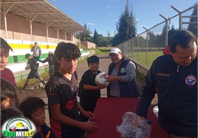GAD Quimiag y Municipio de Riobamba inauguran Escuela de Fútbol Parroquial para niñas y niños