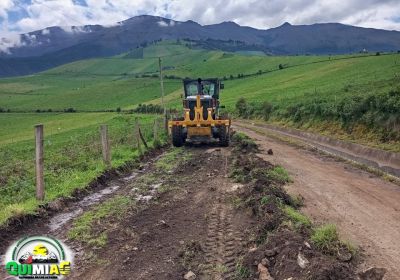 Trabajos De Limpieza De La Plataforma Del Canal De Riego En La Comunidad De Balcashí