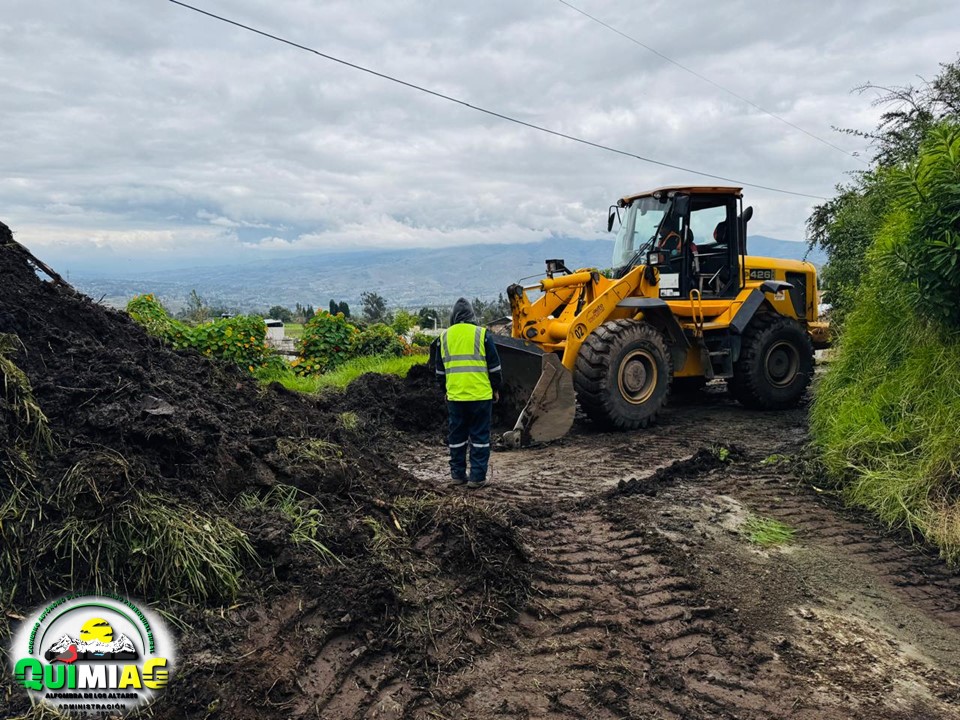 Continúa Realizando Los Trabajos De Mejoramiento Vial En La Cabecera Parroquial